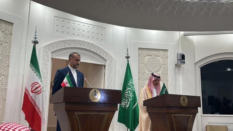 وزير الخارجية الإيراني: الرئيس قبل دعوة الملك سلمان لزيارة الرياض