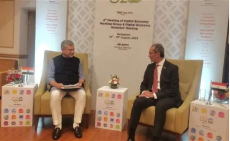 وزير الاتصالات يبحث مع نظيره الهندي تعزيز التعاون في مجالات التحول الرقمي