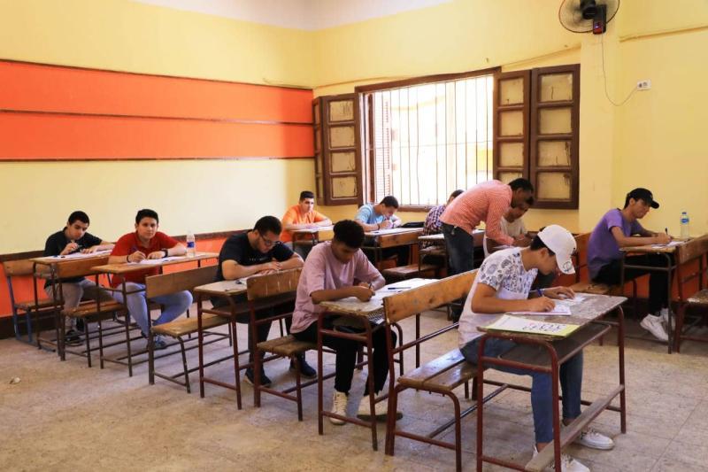 التعليم: لا شكاوى من صعوبة امتحان اللغة العربية لطلاب الثانوية العامة بالدور الثاني