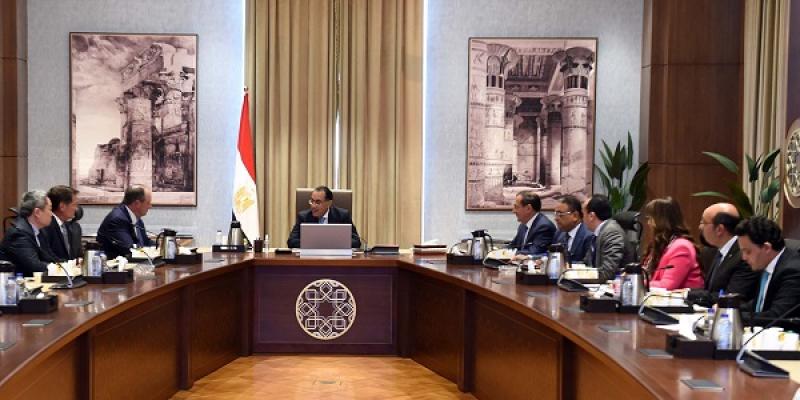 رئيس الوزراء يبحث مع مسئولي شركة أباتشي الأمريكية زيادة استثمارات الشركة في مصر