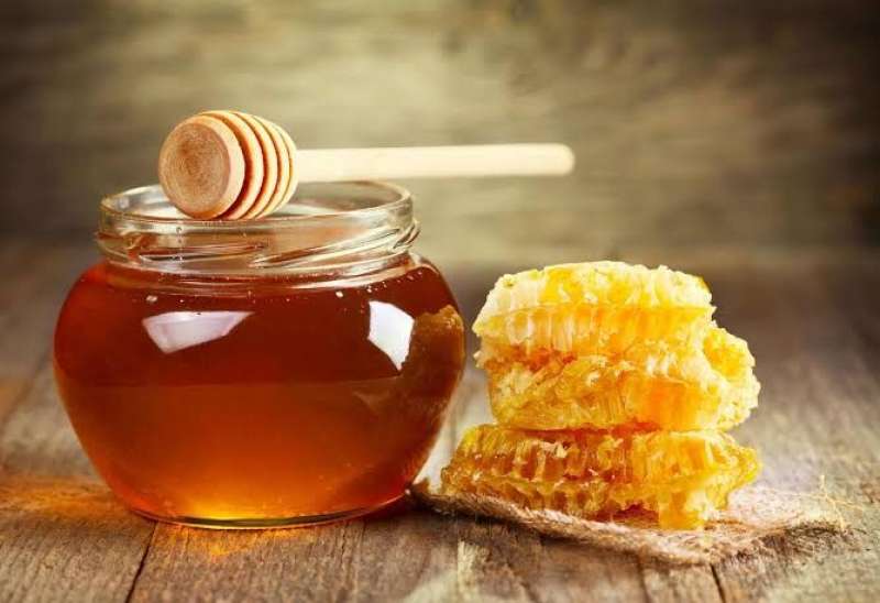 4 طرق فعالة للتفرقة بين عسل النحل الأصلي والمقلد
