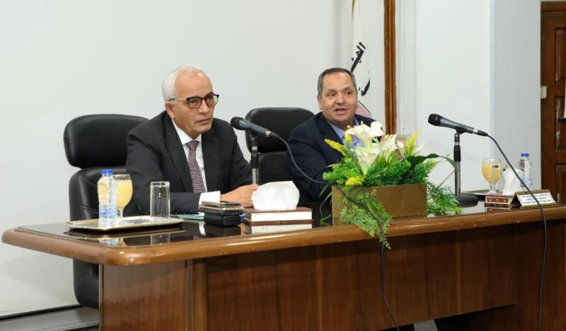 وزير التعليم خلال اجتماعه مع رئيس الهيئة العامة للمباني