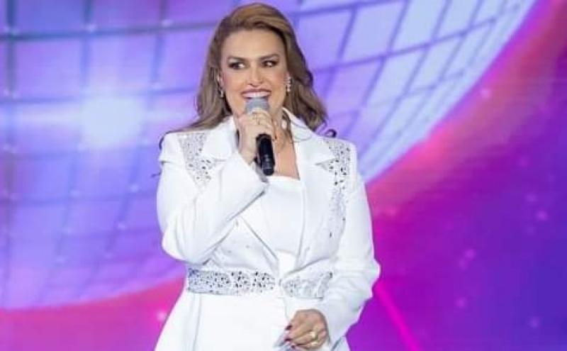 الفنانة سيمون