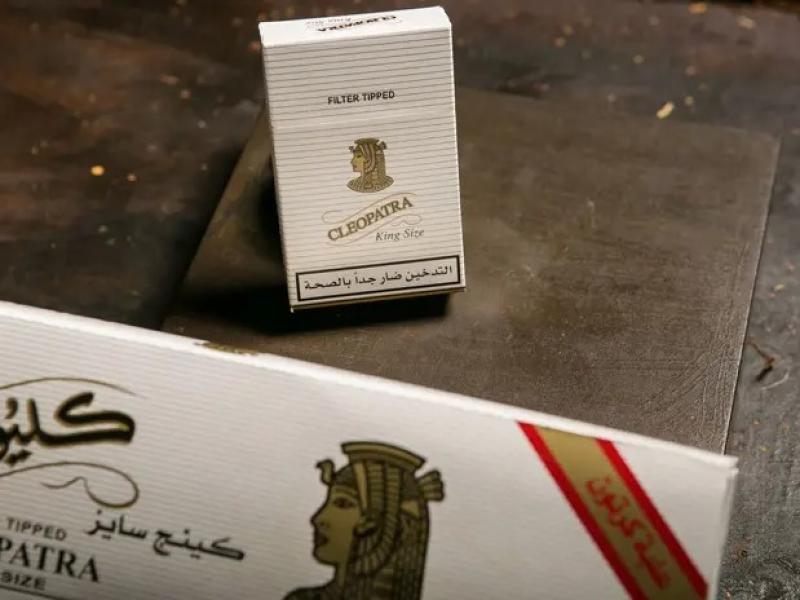 بعد تراجع الأسعار 20 جنيها.. هل انتهت أزمة سجائر الكليوباترا في مصر؟