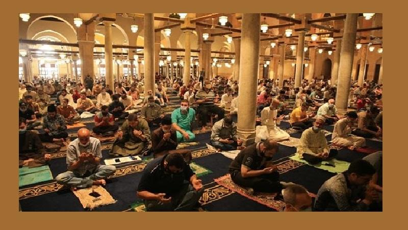 لجنة الفتوى تُبين حكم إلقاء السلام داخل المسجد