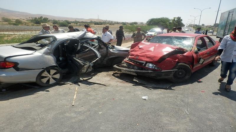 إصابة 10 أشخاص بحادث انقلاب على طريق الواحات الصحراوي