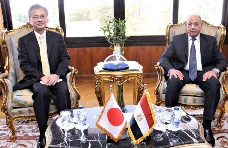 وزير الطيران والسفير الياباني يبحثان سبل تنشيط الحركة الجوية بين البلدين