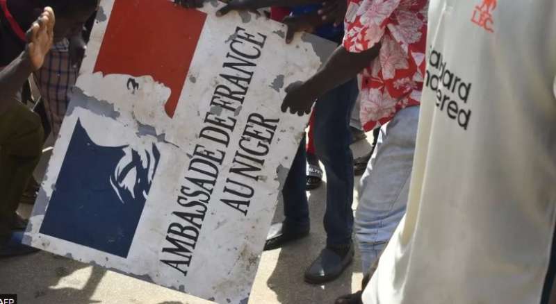 انقلاب النيجر: فرنسا تتحدى الإنذار النهائي لسفيرها لمغادرة نيامي