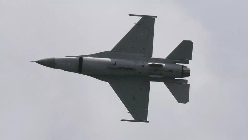 مقاتلات «إف ـ 16» إسرائيلية تشن هجمات على مطارات سورية