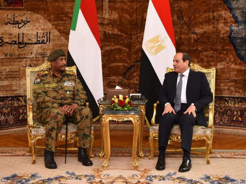 عاجل.. رئيس مجلس السيادة السوداني يتوجه إلى مصر ويجري مباحثات مع السيسي