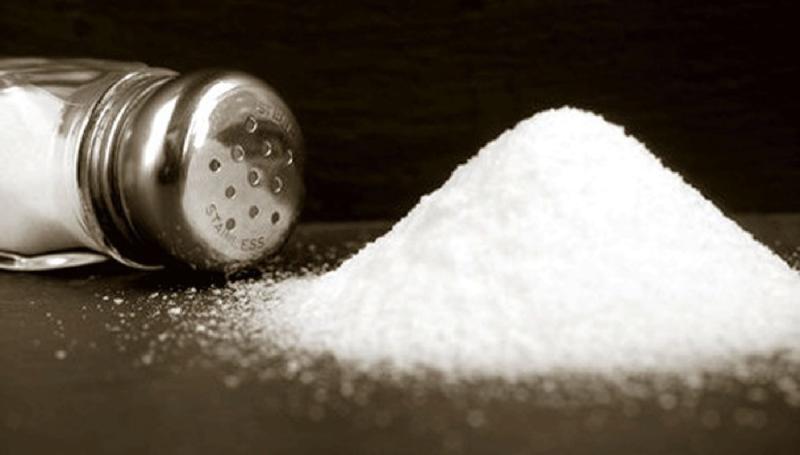 «السم الأبيض».. النسب المسموح بتناولها من الملح بشكل يومي