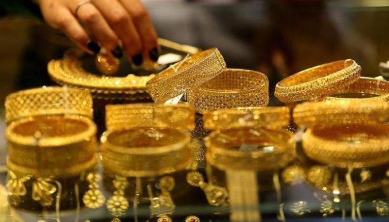 10 جنيهات انخفاضا في أسعار الذهب خلال تعاملات منتصف اليوم السبت