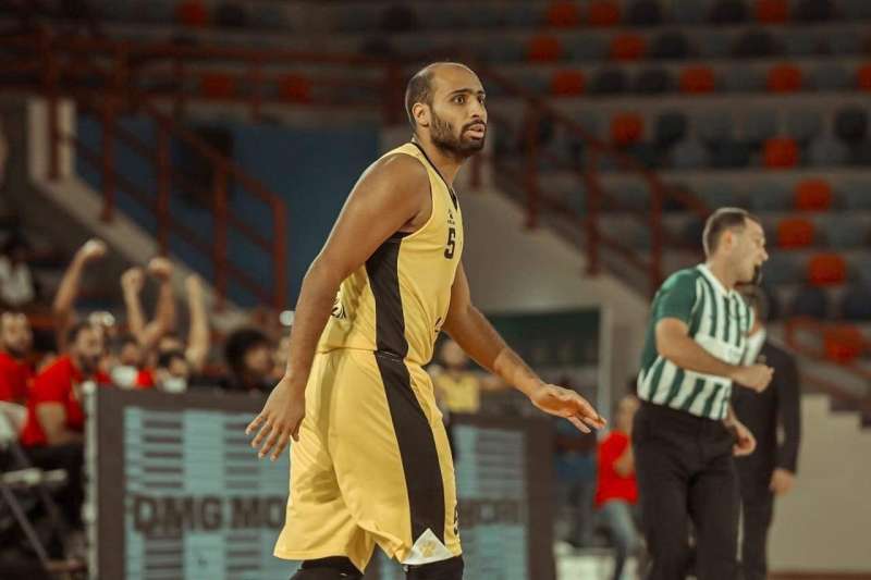 عمرو الجندي قائد منتخب السلة يعتزل اللعب الدولي