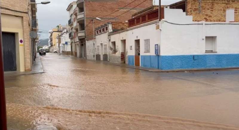 اجتياح الأمطار الغزيرة والعواصف لإسبانيا