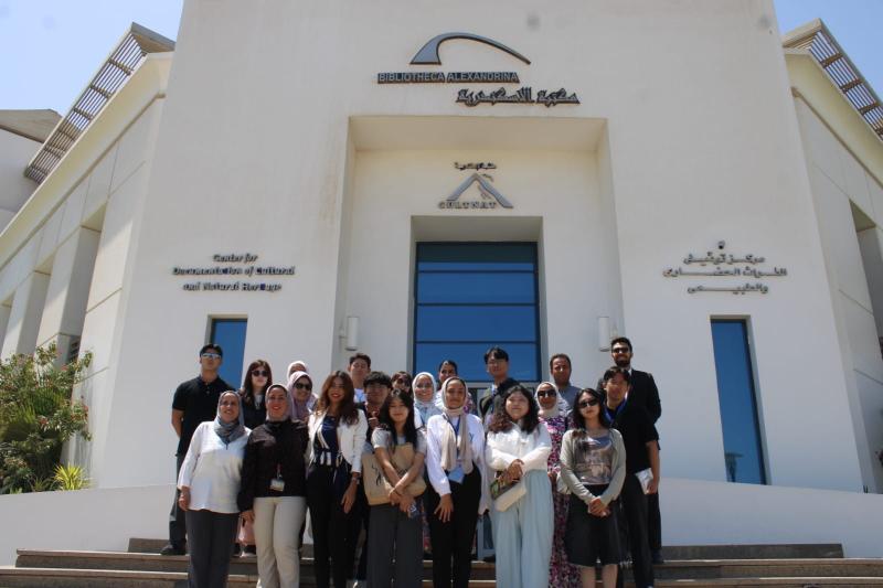 وفد من طلاب كوريا الجنوبية يزور مكتبة الإسكندرية