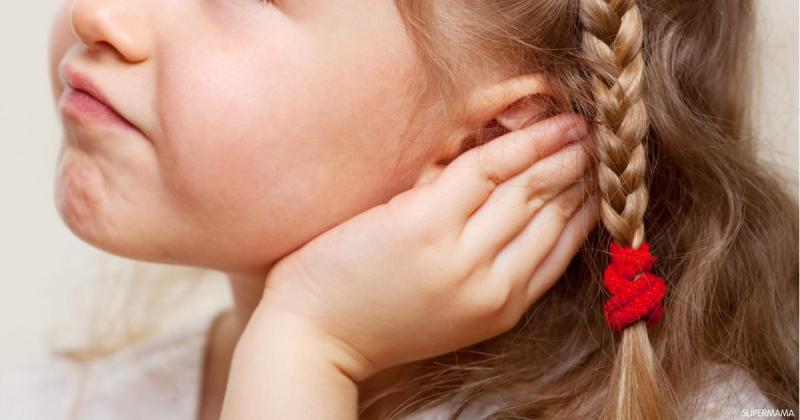 8 أسباب و 7 أعراض لمرض التهاب الأذن الوسطى عند الأطفال