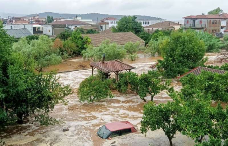 مقتل شخص في اليونان جراء أمطار غزيرة أعقبت حرائق الغابات