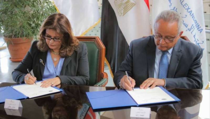 توقيع اتفاقية لإنشاء سفارة معرفة تابعة لمكتبة الإسكندرية بجامعة السادات.. صور