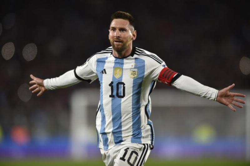 الأرجنتين تهزم الإكوادور بأقدام ميسي في تصفيات كأس العالم