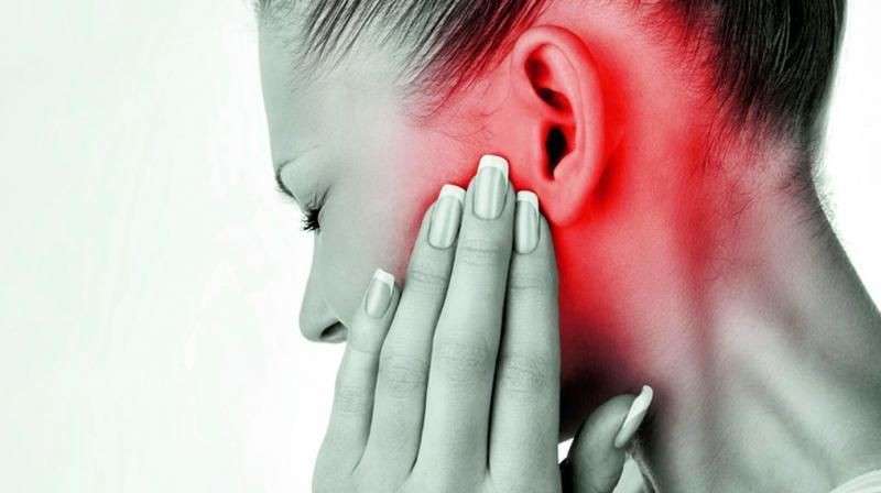 ”ألم الاذن”.. علامات إذا ظهرت في الوجه تدل على اضطرابات بالفك
