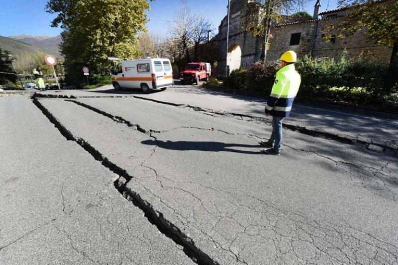 بعد زلزال المغرب المدمر.. ماذا تفعل عند حدوث زلزال خلال قيادة السيارة؟
