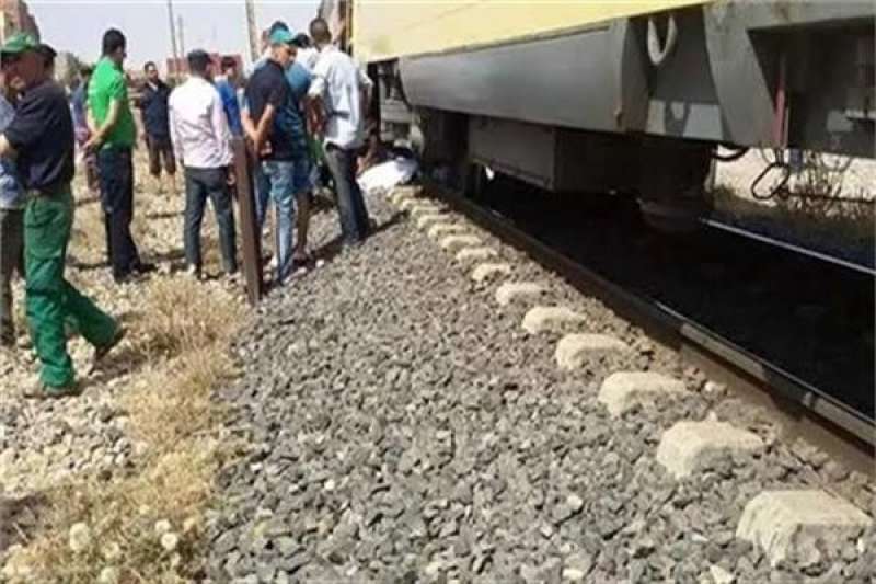 مصرع شخص صدمة قطار أثناء مروره شريط السكة الحديد بالخانكة