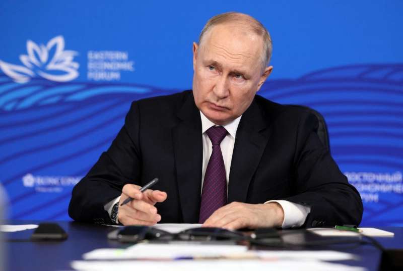 بوتين يعلن صناعة سلاح فيزيائي روسي جديد