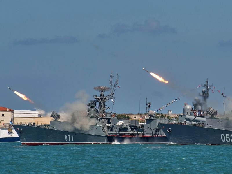 أوكرانيا تعلن تدمير زوارق حربية روسية ومدافع