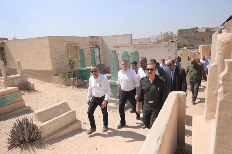وزير السياحة يوجه بترميم مقابر الصحابة بمنطقة الأباجية