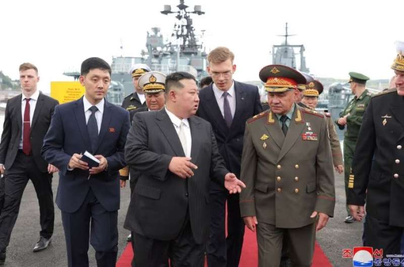 ذروة جديدة للعلاقات الثنائية.. موسكو تناقش إجراء مناورات عسكرية مع كوريا الشمالية