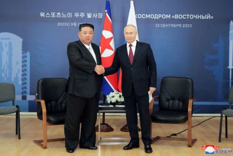 زعيم كوريا الشمالية يغادر روسيا