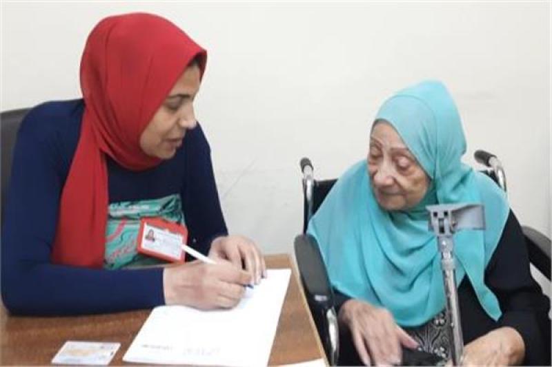 «الجوازات» تواصل تقديم التيسيرات للحالات المرضية والإنسانية وكبار السن