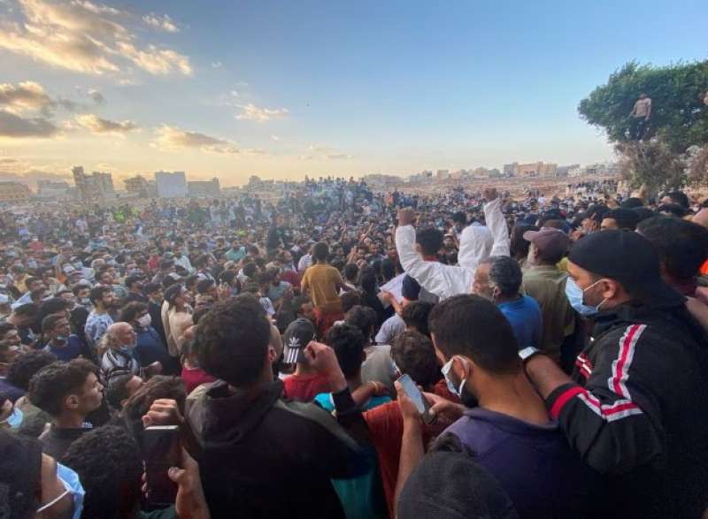 ليبيون يحتجون ضد السلطات في درنة بسبب إعصار دانيال