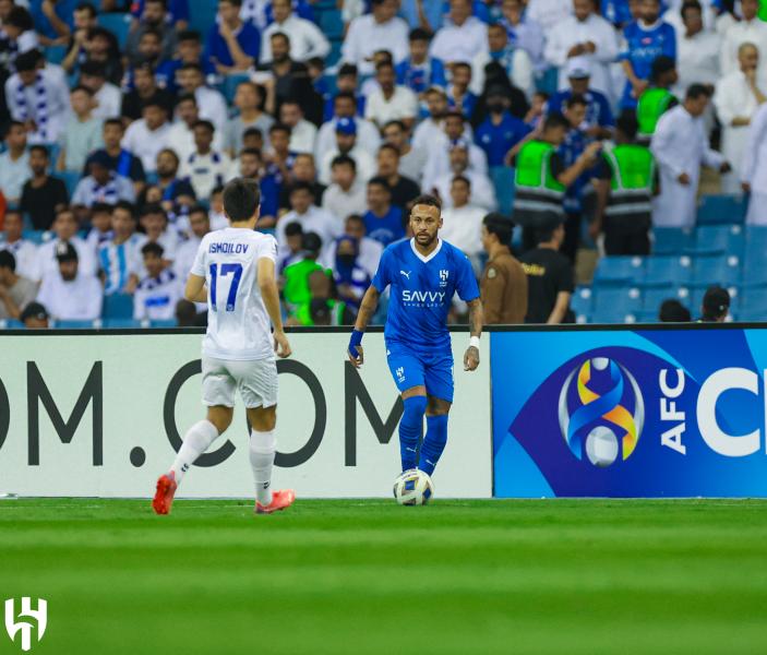 الهلال السعودي يفلت من فخ الهزيمة على أرضه أمام نافباخور في دوري أبطال آسيا