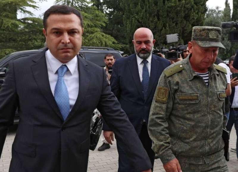 أرمن كاراباخ يطلبون ضمانات قبل تسليم الأسلحة إلى أذربيجان