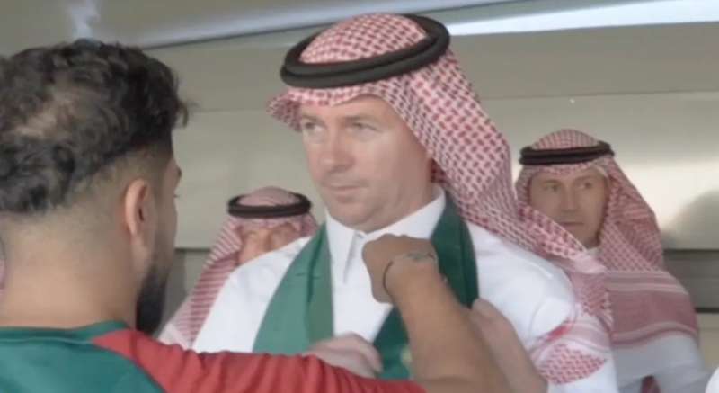 بهذه الطريقة.. احتفل «ستيفن جيرارد» مدرب الاتفاق باليوم الوطني السعودي الـ 93