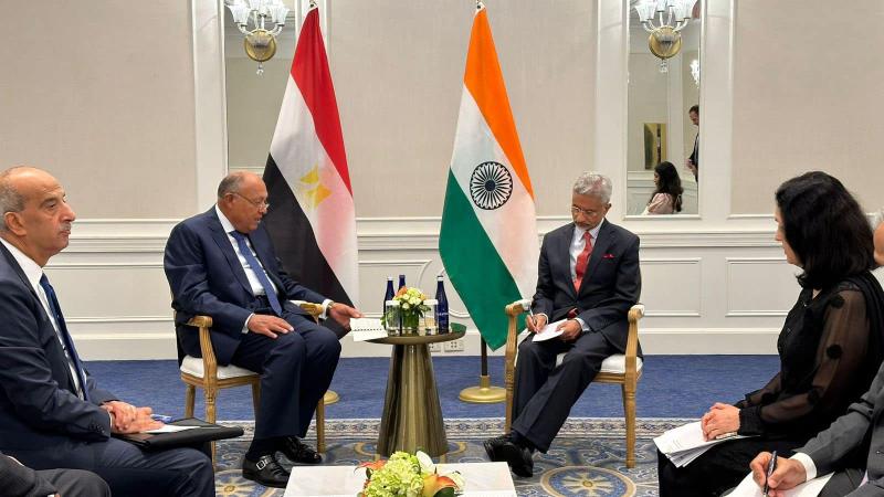 وزير الخارجية يلتقي نظيره الهندي بنيويورك لتعزيز العلاقات التجارية بين البلدين