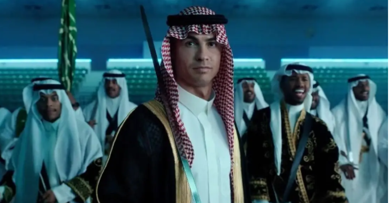 «بالزي السعودي»..رونالدو يحتفل باليوم الوطني للمملكة بطريقة مثيرة.. فيديو