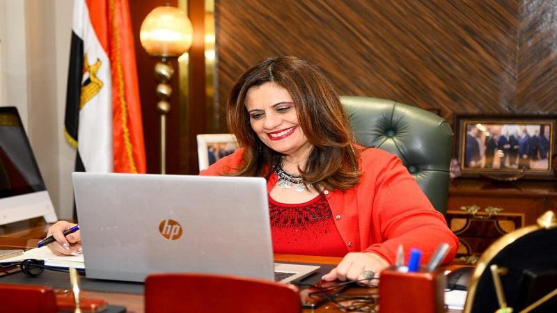 وزيرة الهجرة تترأس إحدى اللجان لاختيار المتقدمات لبرنامج تأهيل المصريات بالخارج للقيادة