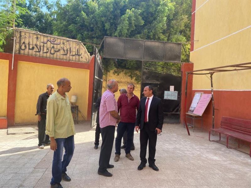 سكرتير عام الجيزة ورئيس حي الهرم يتفقدان عددًا من المدارس مع بدء العام الدراسي الجديد
