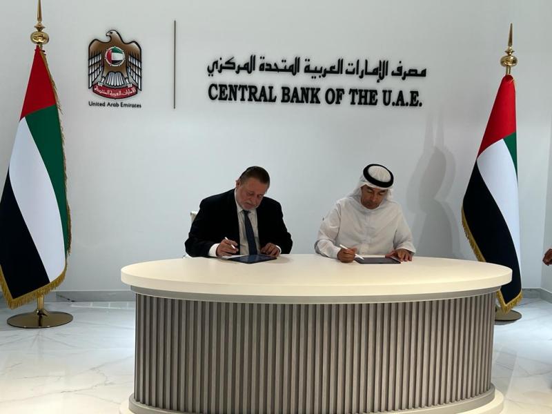 البنك المركزي المصري ومصرف الإمارات يوقعان اتفاقية لمبادلة العملة