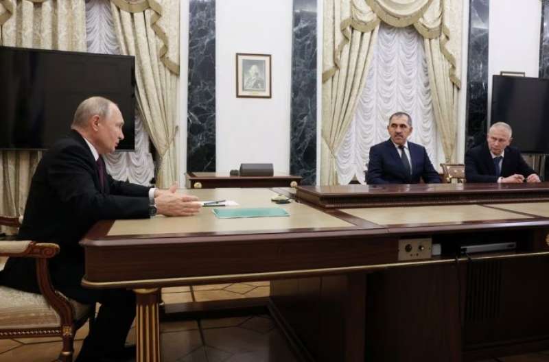 بوتين يناقش الحرب في أوكرانيا مع قائد فاغنر الأعلى