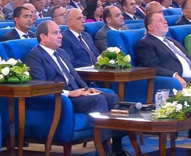 الرئيس السيسي: الأموال التي يتم إيداعها في صندوق تحيا مصر تكون تحت إشراف مباشر مني