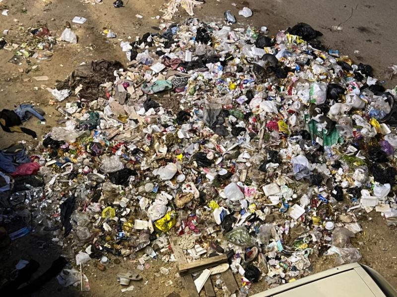 القمامة في كل مكان.. سكان فيصل يستغيثون بـ«رئيس حي الهرم»
