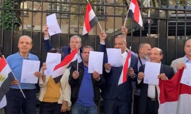 الانتخابات الرئاسية 2024.. مصريو فرنسا يتوافدون لتوثيق توكيلات للرئيس السيسي