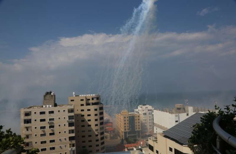 الاحتلال يقصف غزة بالصواريخ وقذائف الفسفور الأبيض
