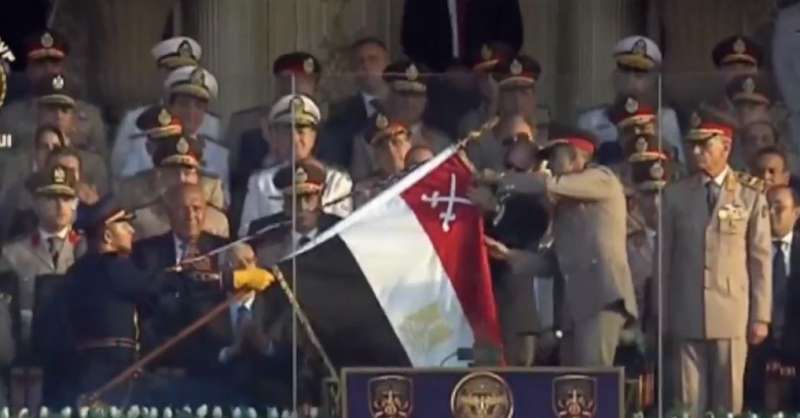 الرئيس السيسي يصدق على منح علم القوات المسلحة وسام الجمهورية العسكري