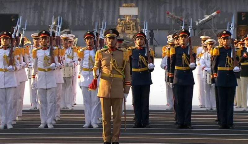 الرئيس السيسي يشهد عرضًا عسكريا احتفالًا بمرور 50 عامًا على حرب أكتوبر
