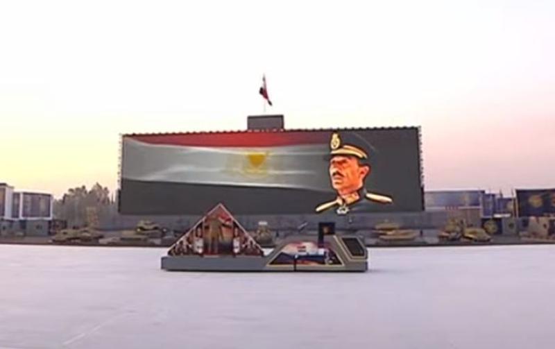 الرئيس السيسي يشاهد فيلم تسجيلي للرئيس السادات خلال تخرج دفعة جديدة من الكليات العسكرية