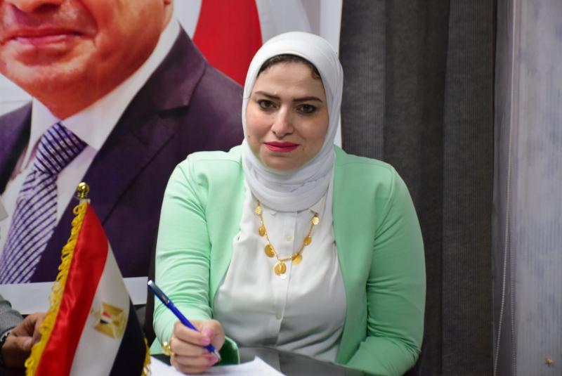 الدكتورة رحاب غزالة في جلسة حوارية بالطريق